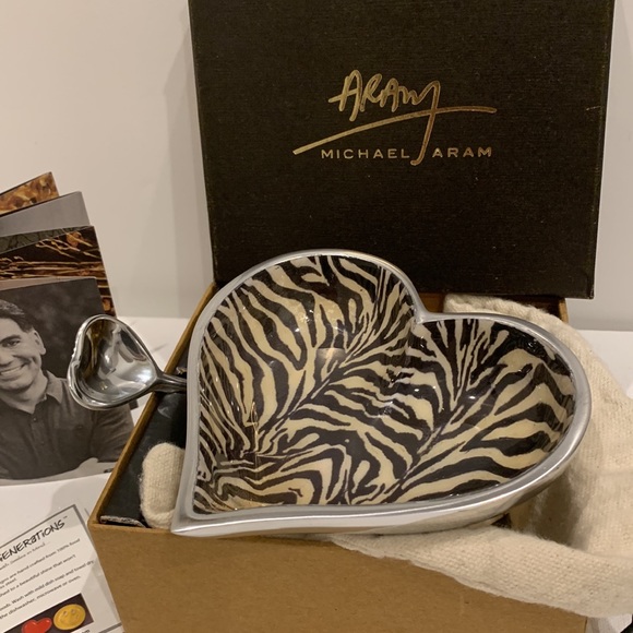 Michael Aram🤎🖤Hand Forged Zebra Heart Shaped Dish Bowl w/Silver Serving Spoon - Picture 14 of 16
